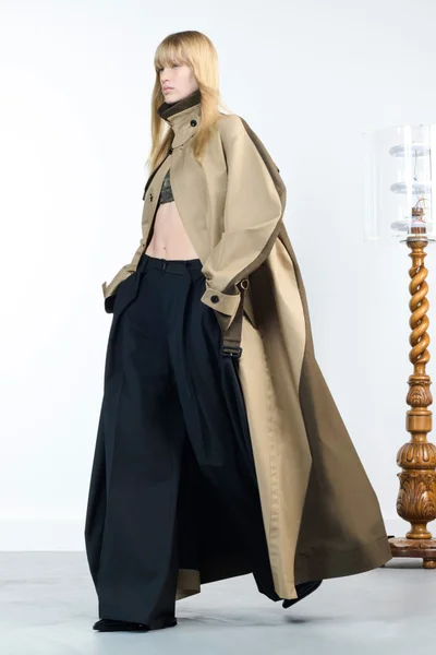 Look 10